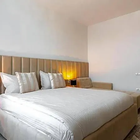 Gold House Byr S Hotel Mamaja