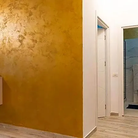 Gold House Byr S Hotel